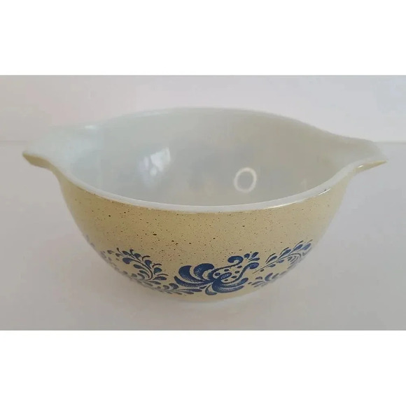 Vintage Cinderella Pyrex Corning Mixing Bowl # 441 Homestead, 750 ml‎ - Picture 3 of 8
